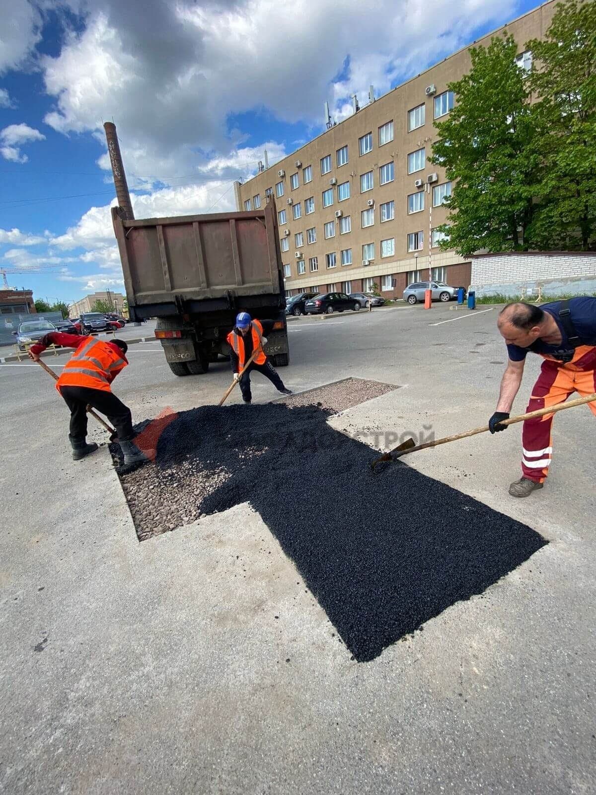 Ямочный ремонт асфальта во дворе в Малоярославце