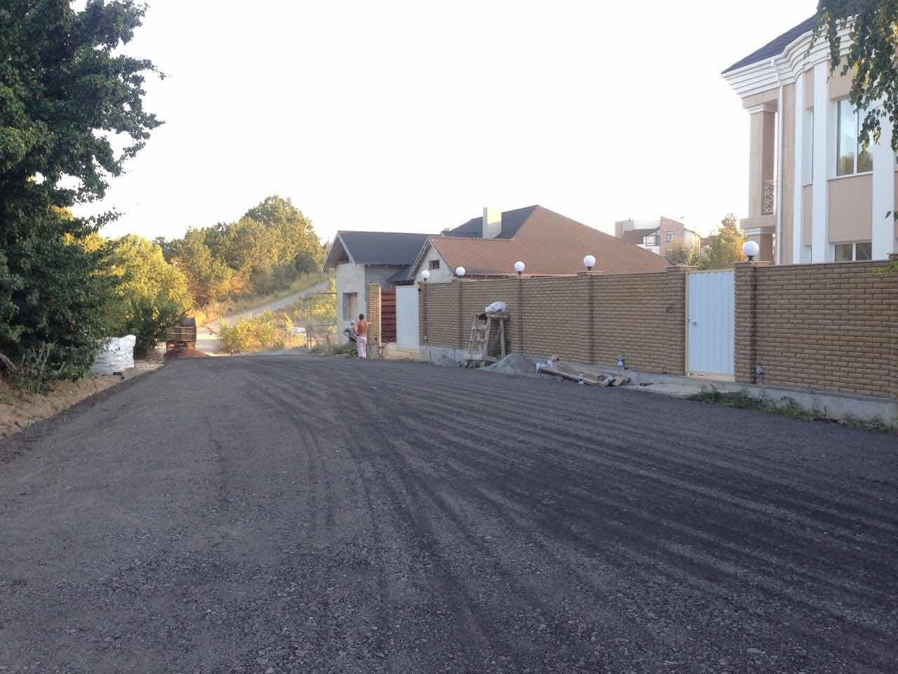 Укладка асфальтовой крошки на дачном участке в Калуге